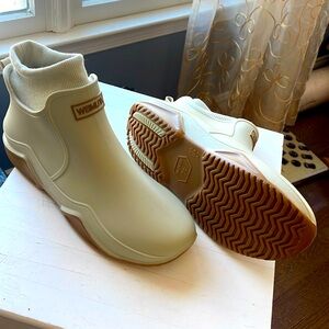 Wemuta rain boots sz 10.5, rubber